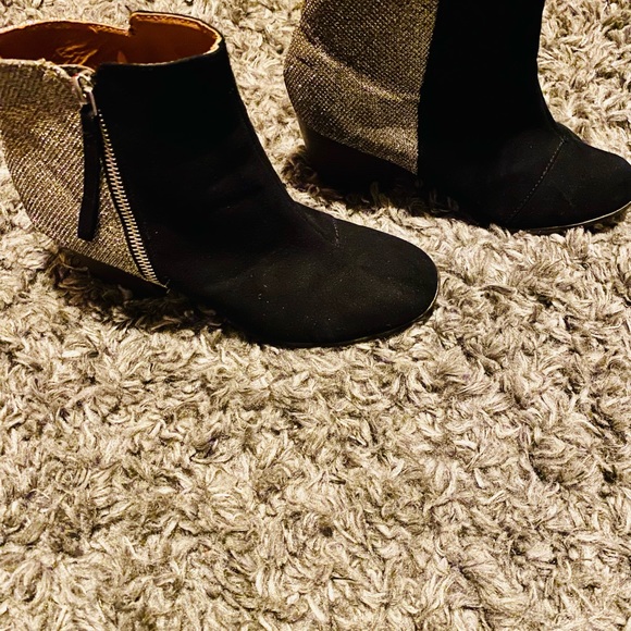 Ladies ankle bootie, Size 7.5 - Picture 7 of 8